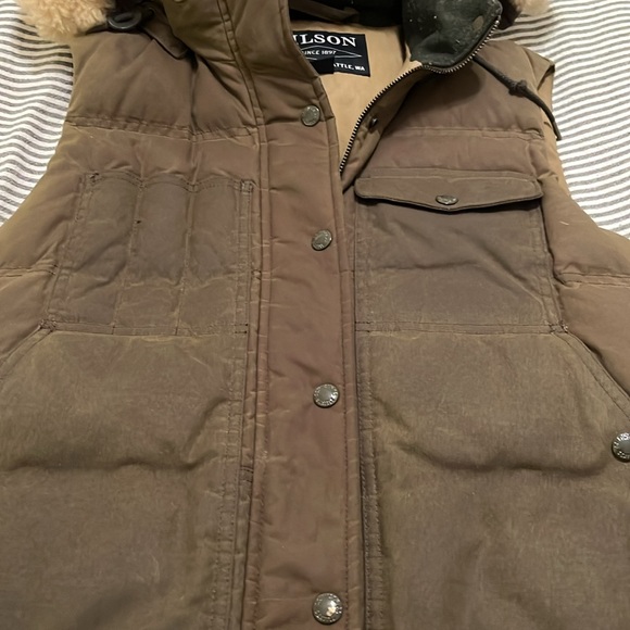 Filson Women’s Down Cruiser Vest M ***RARE!*** - Picture 3 of 4